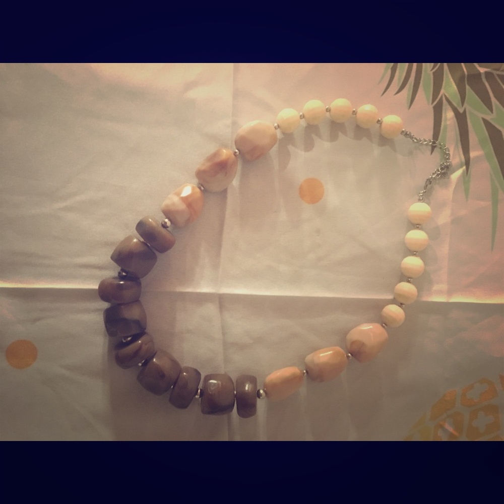 🍍Beige, Brown, Tan Chunky Necklace Silver Balls